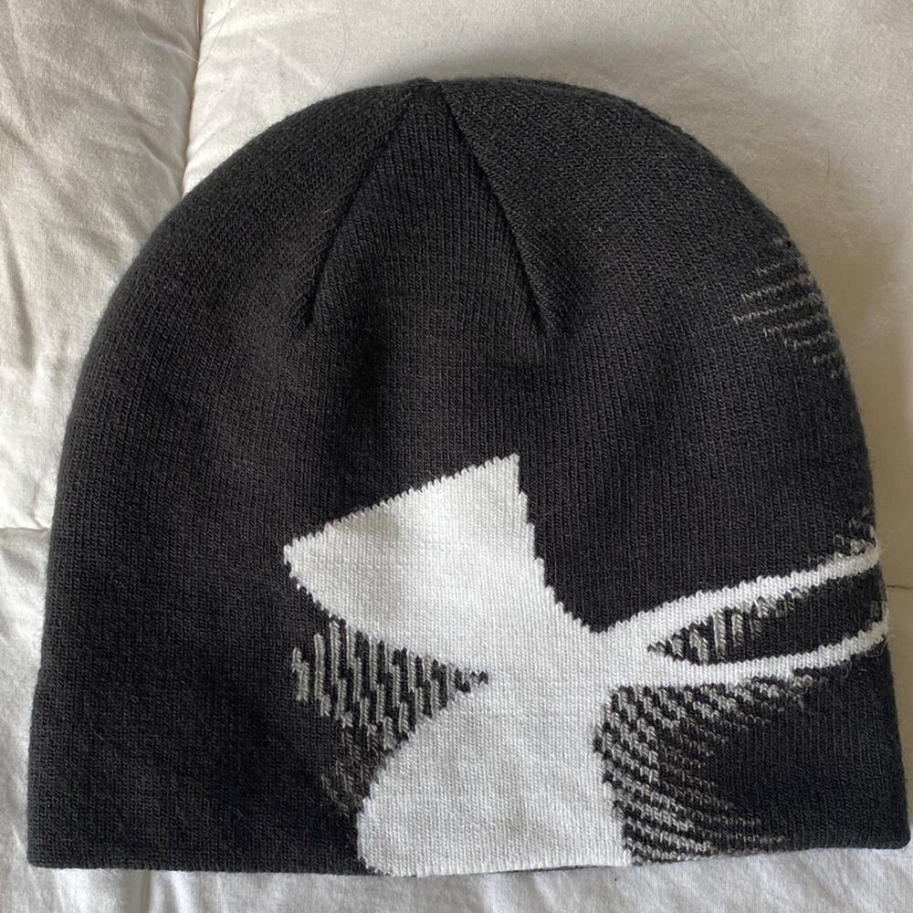 Under Armour Black and White Knit Hat. One Size
